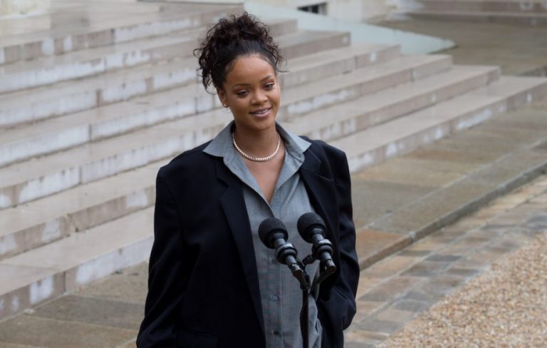 Bukan Sekadar Penghibur. Rihanna Bantu Pelajar Miskin di Malawi