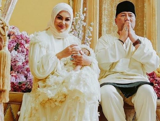 Macam Pelamin Sanding, Mewahnya Majlis Akikah Permata Hati DATIN SERI UMIE AIDA!