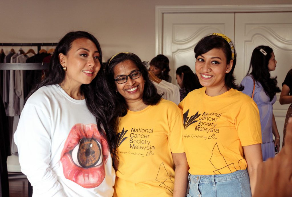 "Belajar Melihat Dengan Mendalam Dan Lebih Jauh Dari Sekadar Permukaan..." Alia Bastamam 13 “Belajar Melihat Dengan Mendalam Dan Lebih Jauh Dari Sekadar Permukaan…” Alia Bastamam