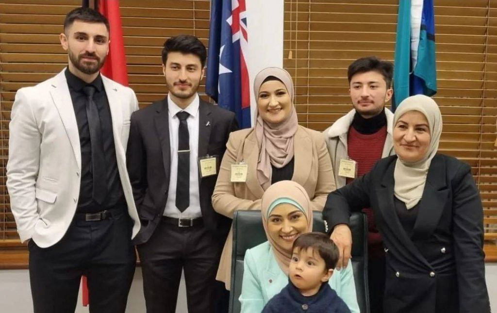Baru Berusia 27 Tahun, FATIMA PAYMAN Jadi Senator Muslim Pertama Di Australia Nona