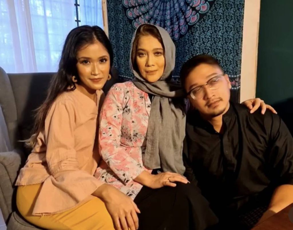Wan Rashidah Cantik Macam Dulu WAN RASHIDAH Tak Dimamah Usia, Kini Cecah 52 Tahun