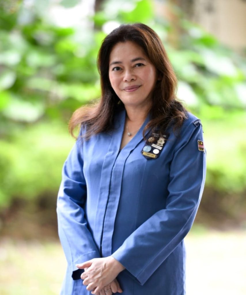 27 Tahun Kahwin & Ada 3 Anak Bijak, CHEMPAKA EMALIN PAHAMIN Wanita ...