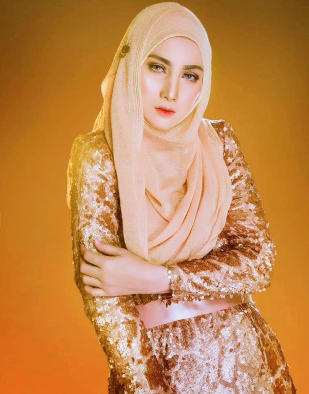 JUE AZIZ Terserlah Cantik Sejak Berhijab, Wajah Jelitanya Usia 40 Tahun