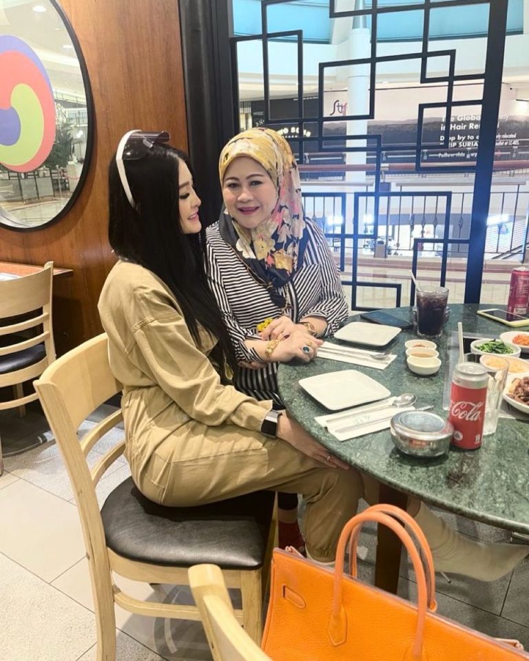 Rajin Bawa Bercuti & Hargai Ratu Hati, Ibu Datin Eina Azman Pernah Jadi ...