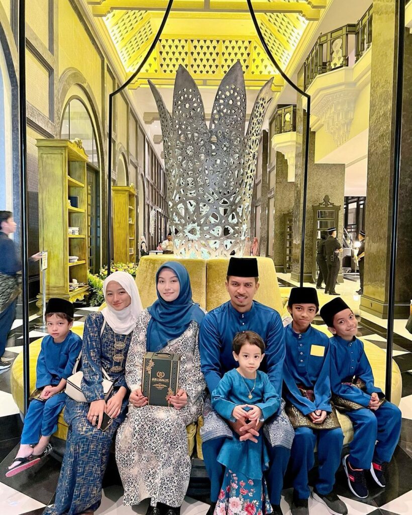 Anak Gadis Warisi Suara Lunak Ibu, Anis Suraya Kerabat Diraja ...