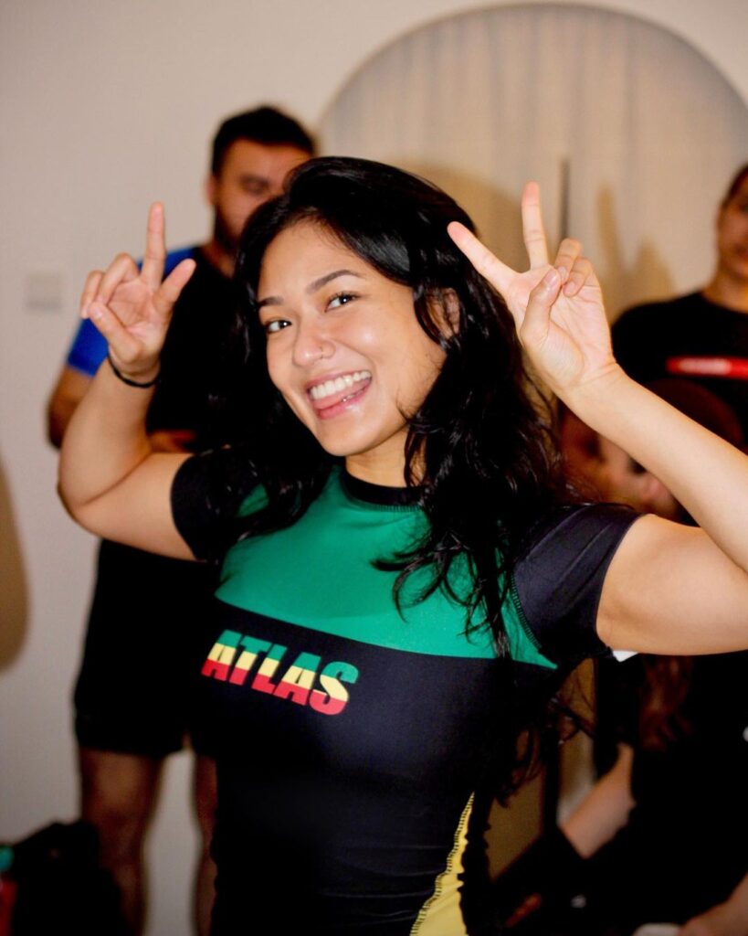 Hani Karmila Cecah Usia 27 & Iras Hani Mohsin, Puan Sri Tiara Bangga