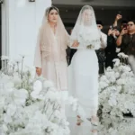 With one lafaz, Alhamdulillah. we’re officially husband and wife #EykaAkhyarnya Wedding Planner, Decorator & Coordinator – @weddingsbyemma Emcee – @emceesyukri & – @jimmychooBouquet – @bebunga_bloomHantara (3)