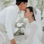 With one lafaz, Alhamdulillah. we’re officially husband and wife #EykaAkhyarnya Wedding Planner, Decorator & Coordinator – @weddingsbyemma Emcee – @emceesyukri & – @jimmychooBouquet – @bebunga_bloomHantaran –