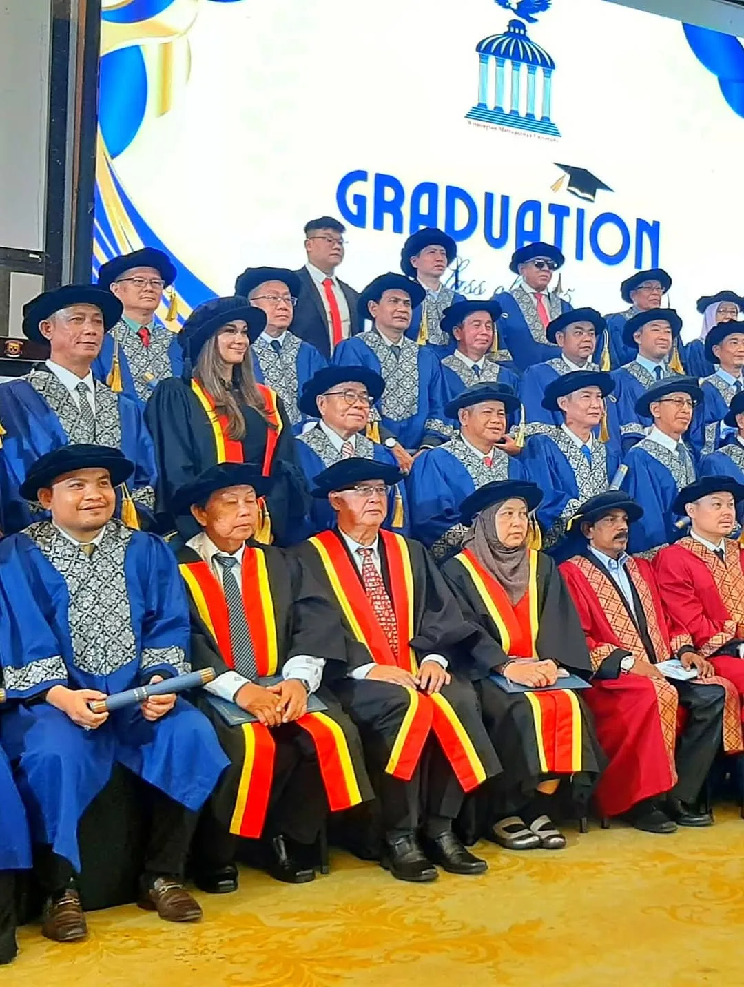 “Satu Penghormatan Yang Luar Biasa” KAVITA SIDHU Terima Ijazah Kedoktoran Pada Usia 54 Tahun