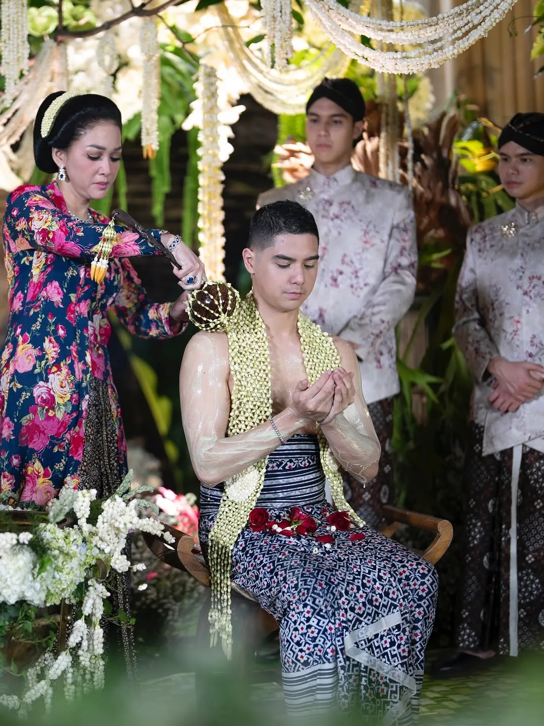 ‘Diratukan’ Suami, Perhiasan Mewah Blue Sapphire Digayakan Maia Estianty Di Majlis Kahwin Anak Cecah USD 578 Ribu!