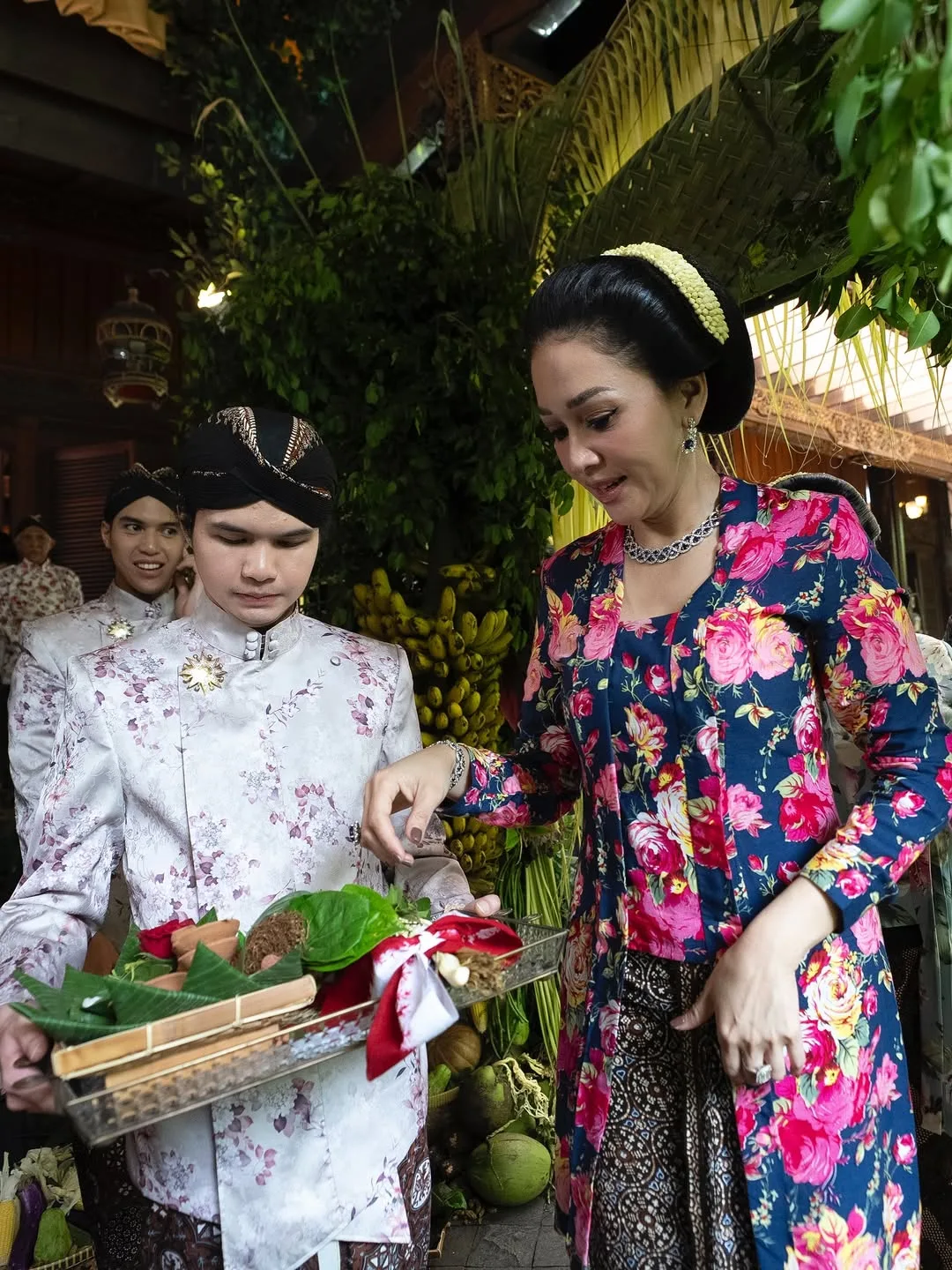 ‘Diratukan’ Suami, Perhiasan Mewah Blue Sapphire Digayakan Maia Estianty Di Majlis Kahwin Anak Cecah USD 578 Ribu!