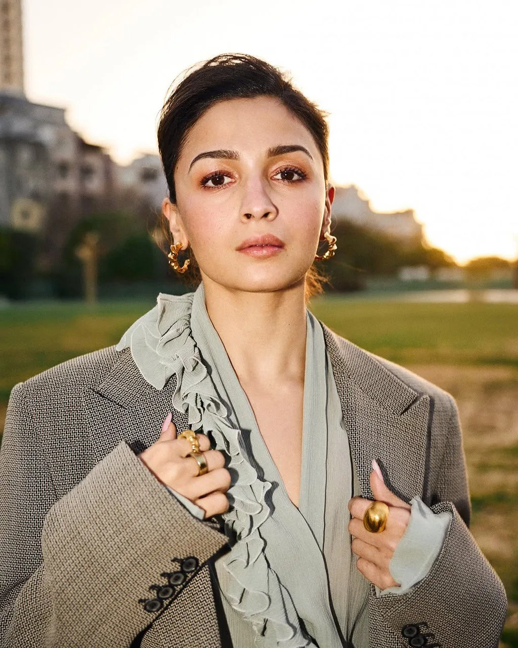 Kacukan India-British, Aktres Idola Bollywood ALIA BHATT Cantik Natural Pada Usia 30-an