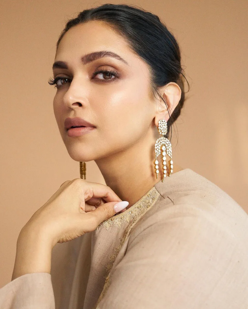 Deepika Padukone Lakar Sejarah, Aktres Wanita India Pertama Terima Bintang Hollywood Walk of Fame