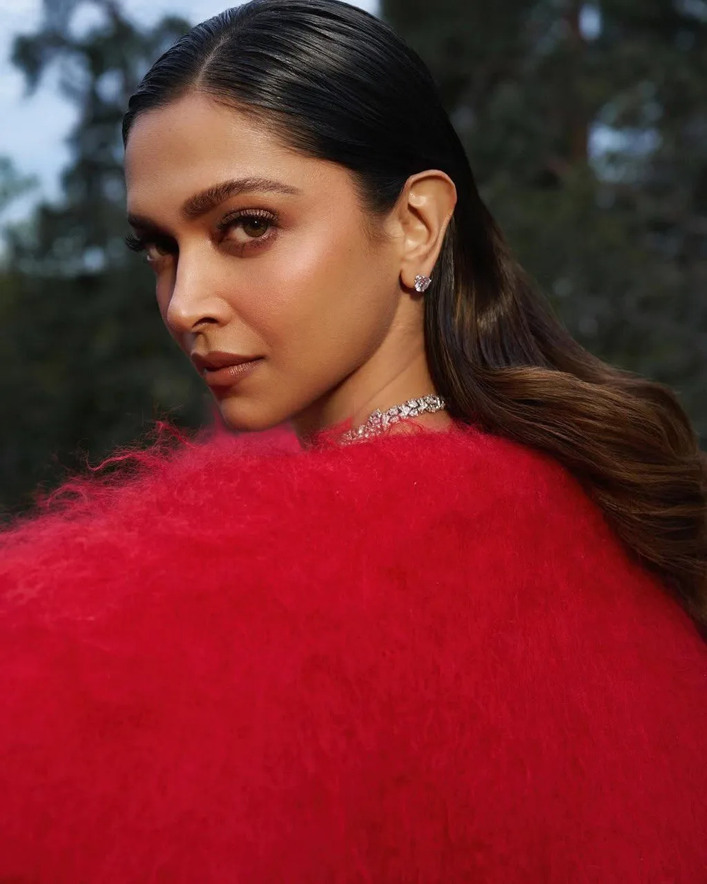 Deepika Padukone Lakar Sejarah, Aktres Wanita India Pertama Terima Bintang Hollywood Walk of Fame