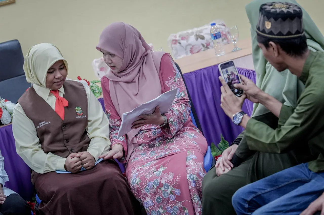Serlah Sisi Keibuan “Saya Ingin Pastikan Anakanda Putri Qisya Berada Dalam Keadaan Baik” FADHLINA SIDEK