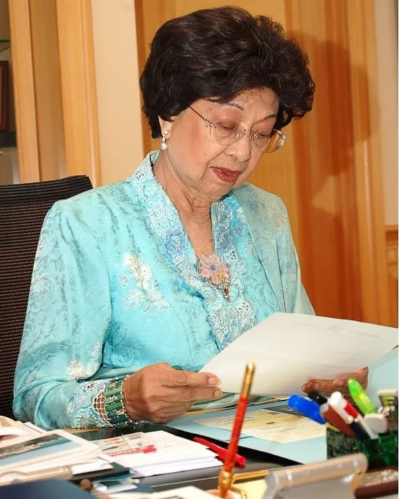Sisi Romantik Tun Mahathir, Mukhriz Dedah Bapa Lafaz Cinta Buat Tun Hasmah Ketika Main Scrabble!