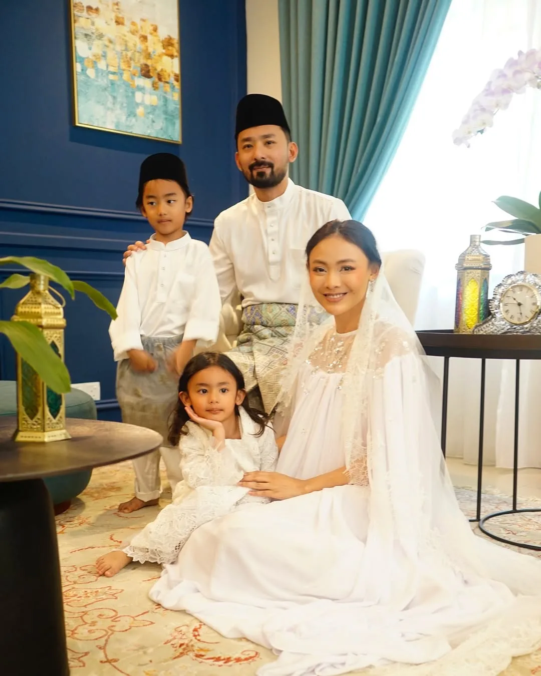 Bergelar Miss Universe Indonesia 2013, Whulandary Tetap Kejar Ilmu Walau Dah Ada 2 Anak & Berjaya Genggam ‘Master’!