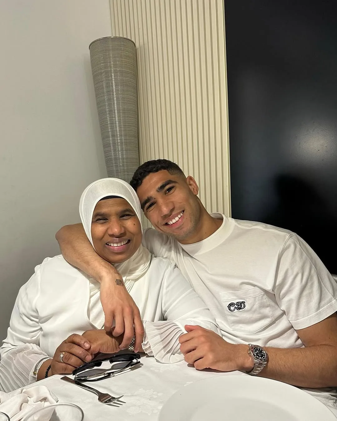 Raih Gaji RM1.4 Juta Seminggu, Achraf Hakimi Beri Kepercayaan Ibu Urus Hartanya! “Ibu Sayang Kita Sama Ada Berharta Atau Tidak.”