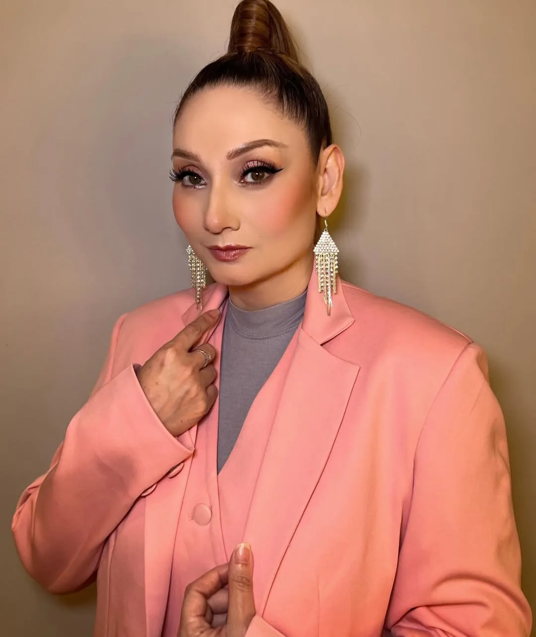 Ikut Suami Menetap Di Dubai & Bahagia Jadi Isteri, Sasha Saidin ‘Maintain’ Awet Muda Usia Lewat 40an!