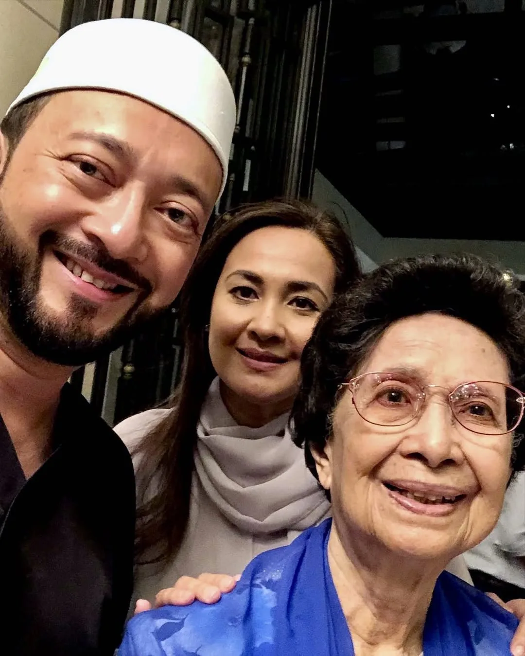 Sisi Romantik Tun Mahathir, Mukhriz Dedah Bapa Lafaz Cinta Buat Tun Hasmah Ketika Main Scrabble!
