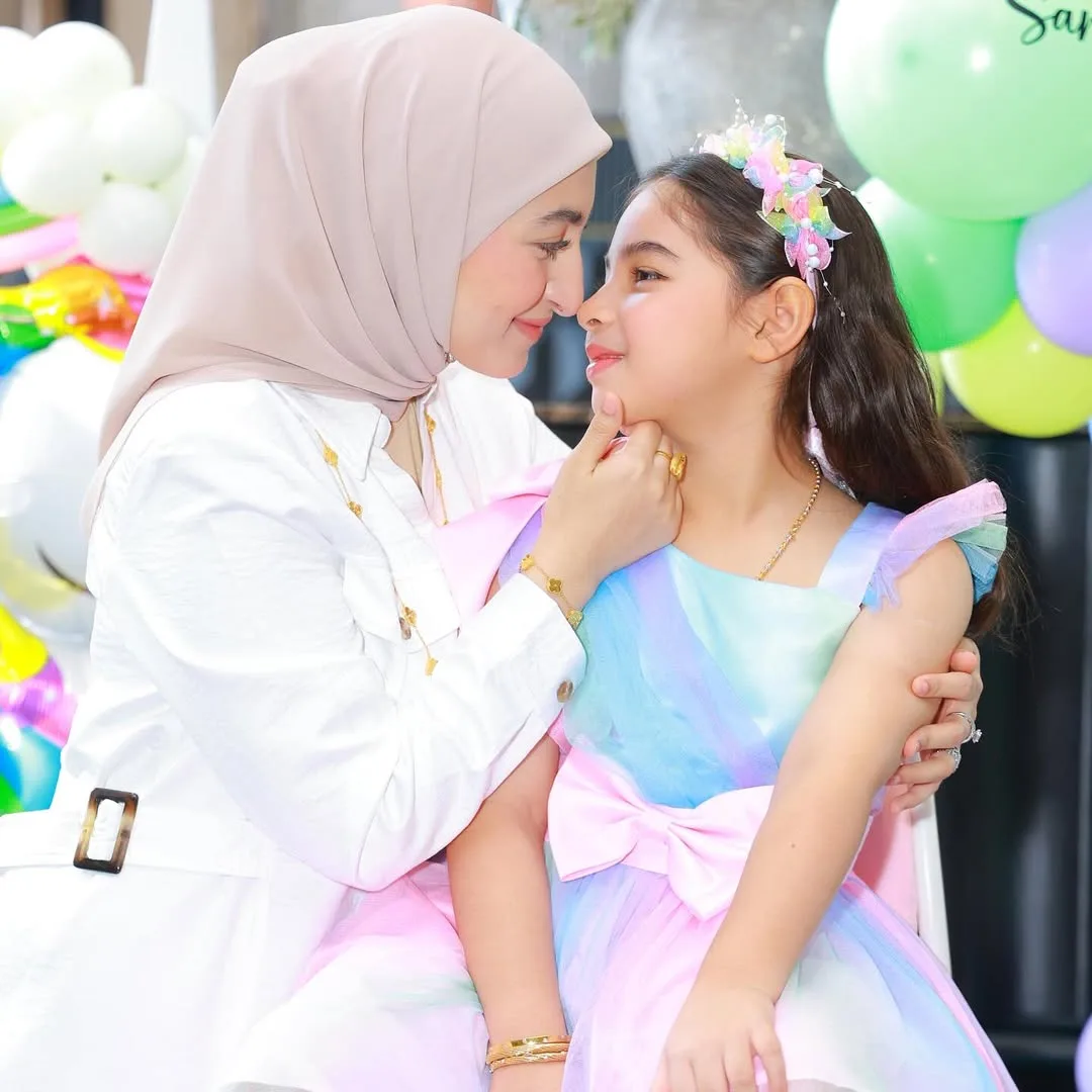 Berwajah Ayu, Humble & Jelita, Datin Balqish Suri Hati Dato’ Azril Bangga Kejayaan Suami & Bahagia Jadi Ibu 4 Anak!
