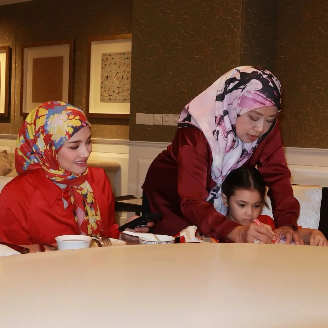 “Di Balik Senyumannya, Ada Doa Yang Tak Pernah Putus” Ucapan Fazura Sempena Birthday Mama Ke-65 Undang Sebak!