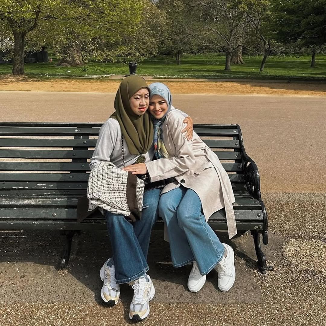 “Di Balik Senyumannya, Ada Doa Yang Tak Pernah Putus” Ucapan Fazura Sempena Birthday Mama Ke-65 Undang Sebak!