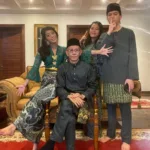 Last Year Leona bagi Duit Raya to me….This Year Kasih.Next Year Hopefully Rees pulak….Wow I feel (1)