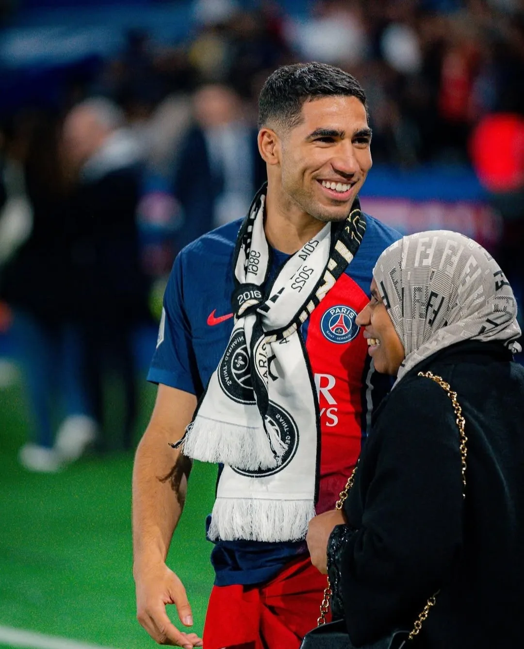 Raih Gaji RM1.4 Juta Seminggu, Achraf Hakimi Beri Kepercayaan Ibu Urus Hartanya! “Ibu Sayang Kita Sama Ada Berharta Atau Tidak.”