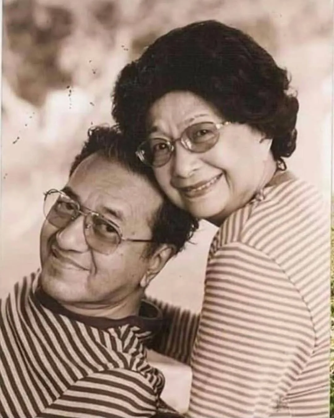 Sisi Romantik Tun Mahathir, Mukhriz Dedah Bapa Lafaz Cinta Buat Tun Hasmah Ketika Main Scrabble!