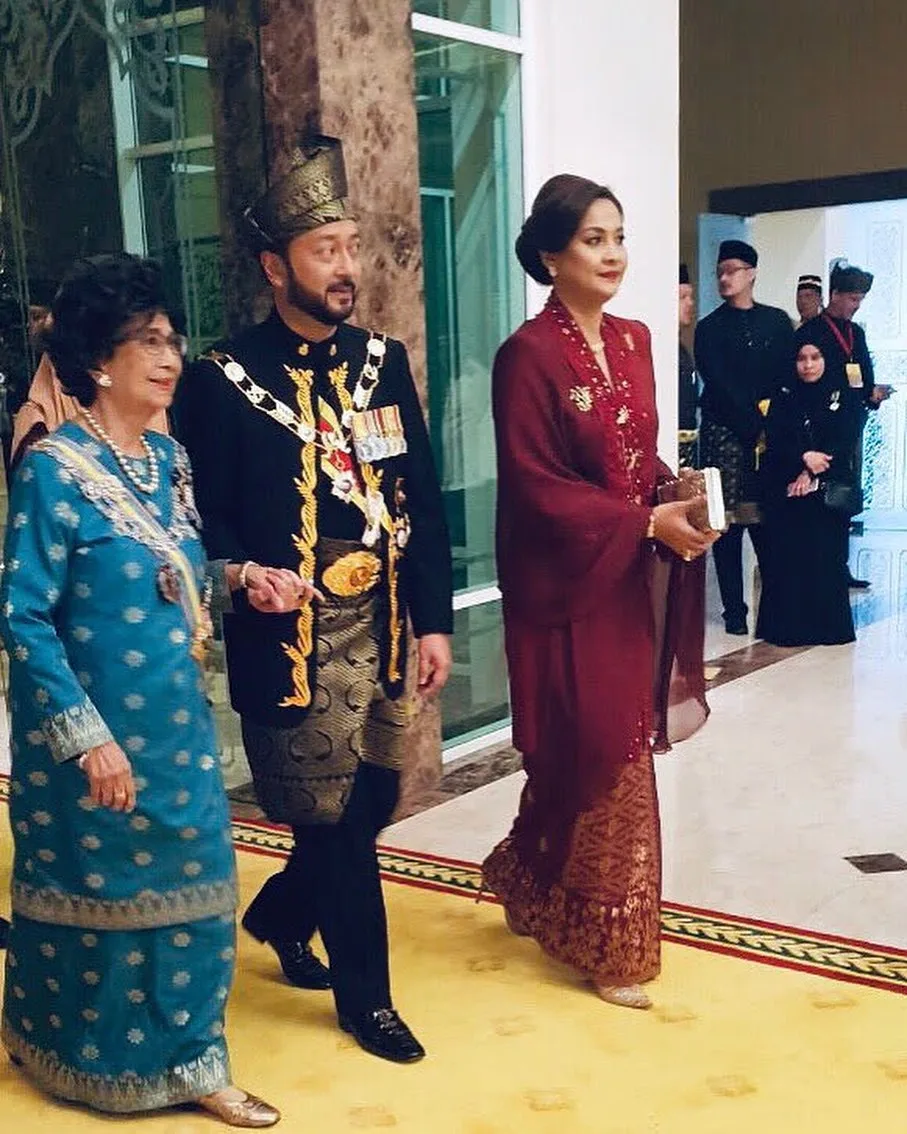 Sisi Romantik Tun Mahathir, Mukhriz Dedah Bapa Lafaz Cinta Buat Tun Hasmah Ketika Main Scrabble!