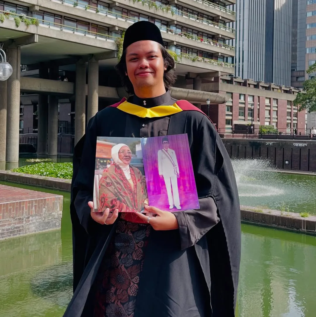 Tangisan Gembira Seorang Ibu, Datin Seri Norazlina Sebak Saksi Majlis Graduasi Anak Di London!