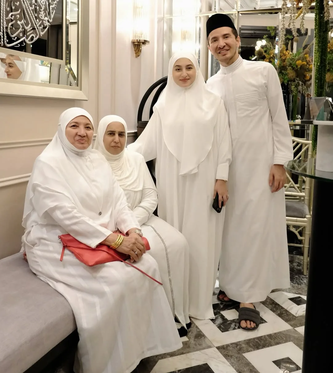 Berwajah Ayu, Humble & Jelita, Datin Balqish Suri Hati Dato’ Azril Bangga Kejayaan Suami & Bahagia Jadi Ibu 4 Anak!