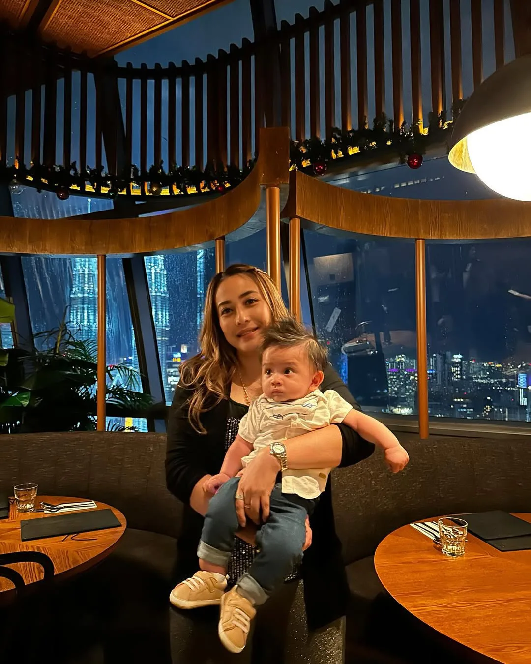 Anak Bongsu Genap Setahun, Kejelitaan Datin Sharifah Ladyana & Keluarga Bahagia Dato’ Awie Tarik Tumpuan!