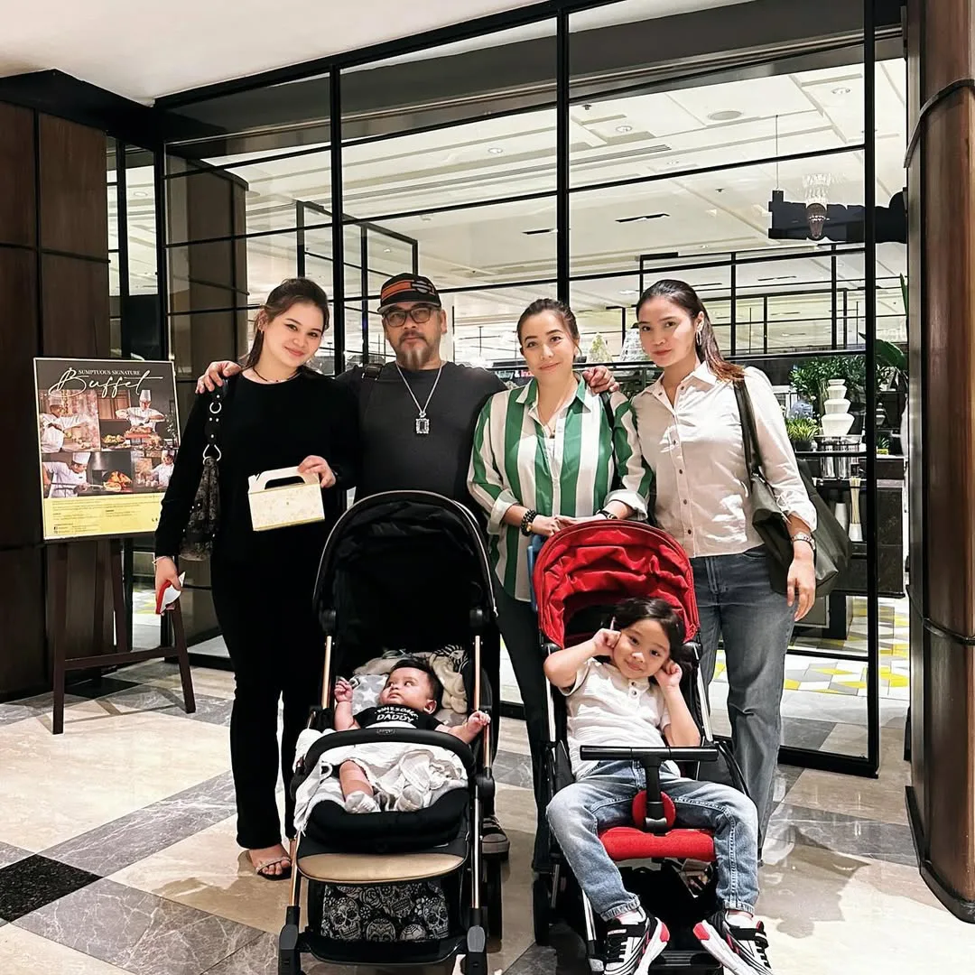 Anak Bongsu Genap Setahun, Kejelitaan Datin Sharifah Ladyana & Keluarga Bahagia Dato’ Awie Tarik Tumpuan!