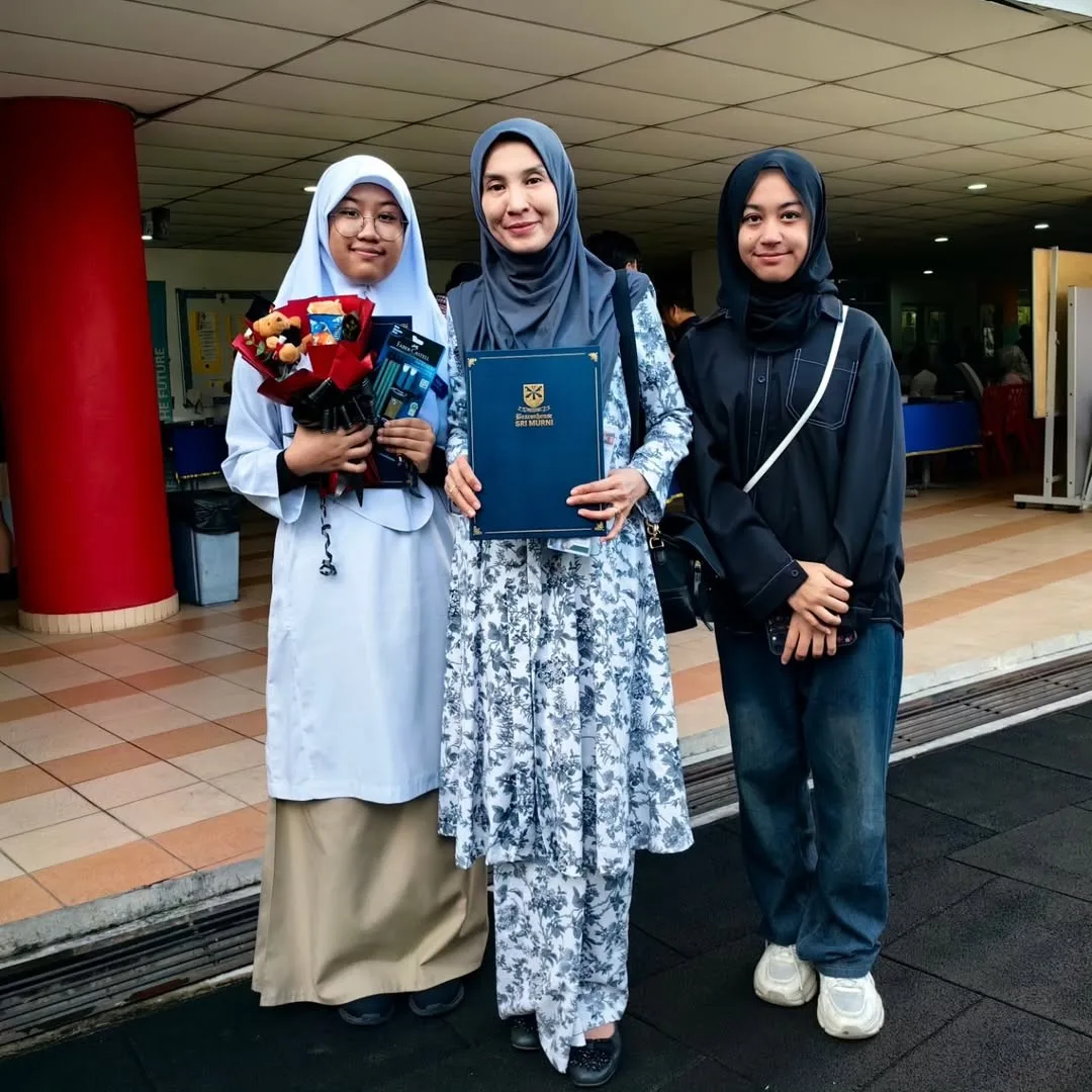 Bangga Jadi Anak Tukang Jahit, Lisdawati Saksi Ibu Jahit & Jual Telekung Demi Besarkan Adik-Beradik!