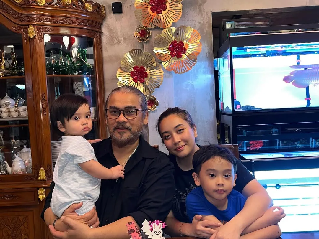 Anak Bongsu Genap Setahun, Kejelitaan Datin Sharifah Ladyana & Keluarga Bahagia Dato’ Awie Tarik Tumpuan!