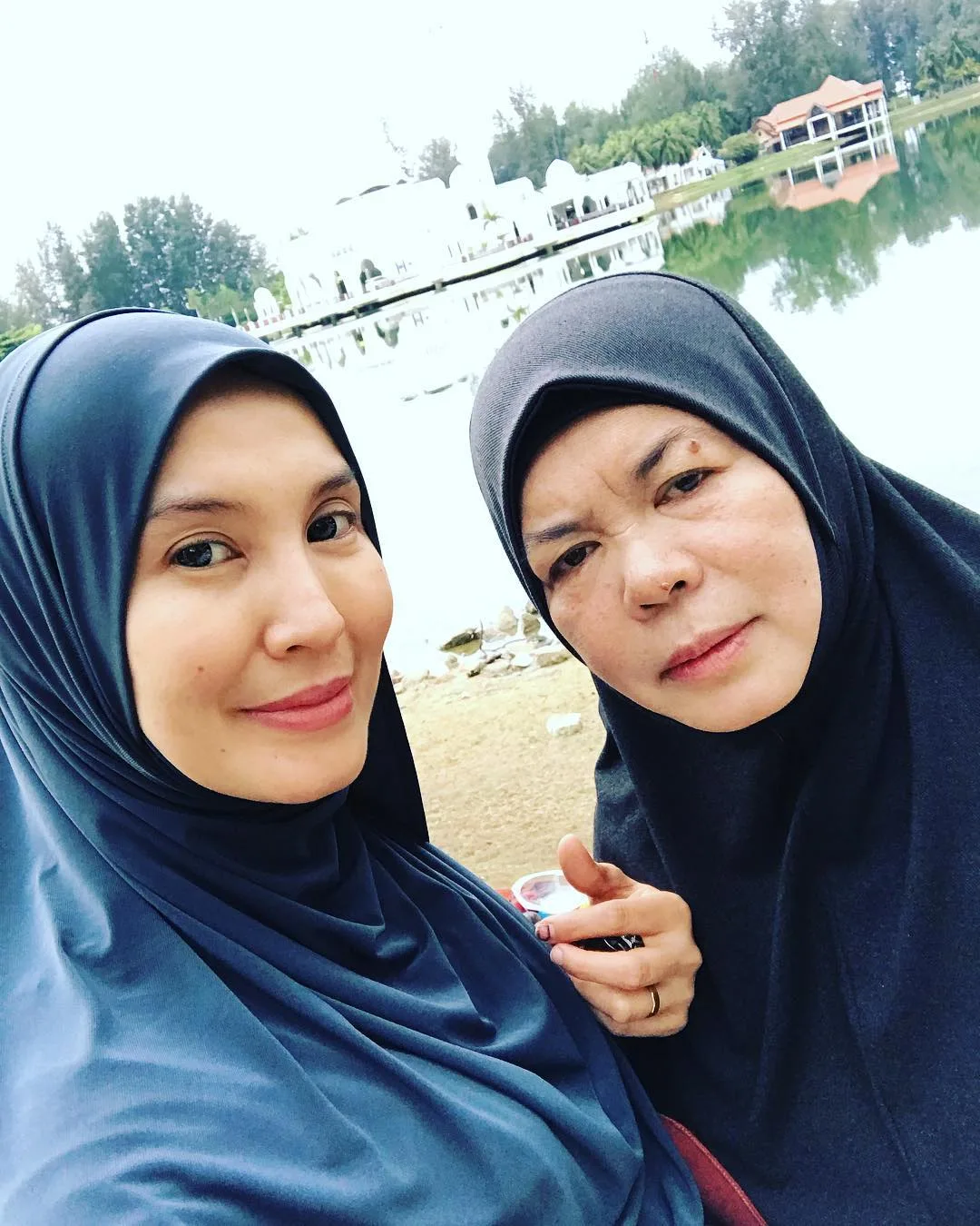 Bangga Jadi Anak Tukang Jahit, Lisdawati Saksi Ibu Jahit & Jual Telekung Demi Besarkan Adik-Beradik!