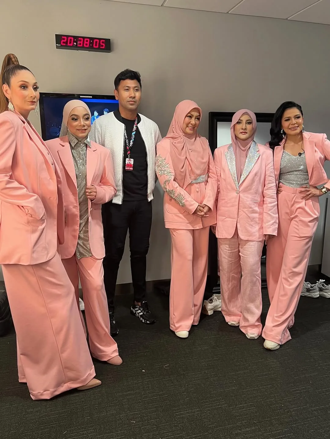 Ikut Suami Menetap Di Dubai & Bahagia Jadi Isteri, Sasha Saidin ‘Maintain’ Awet Muda Usia Lewat 40an!