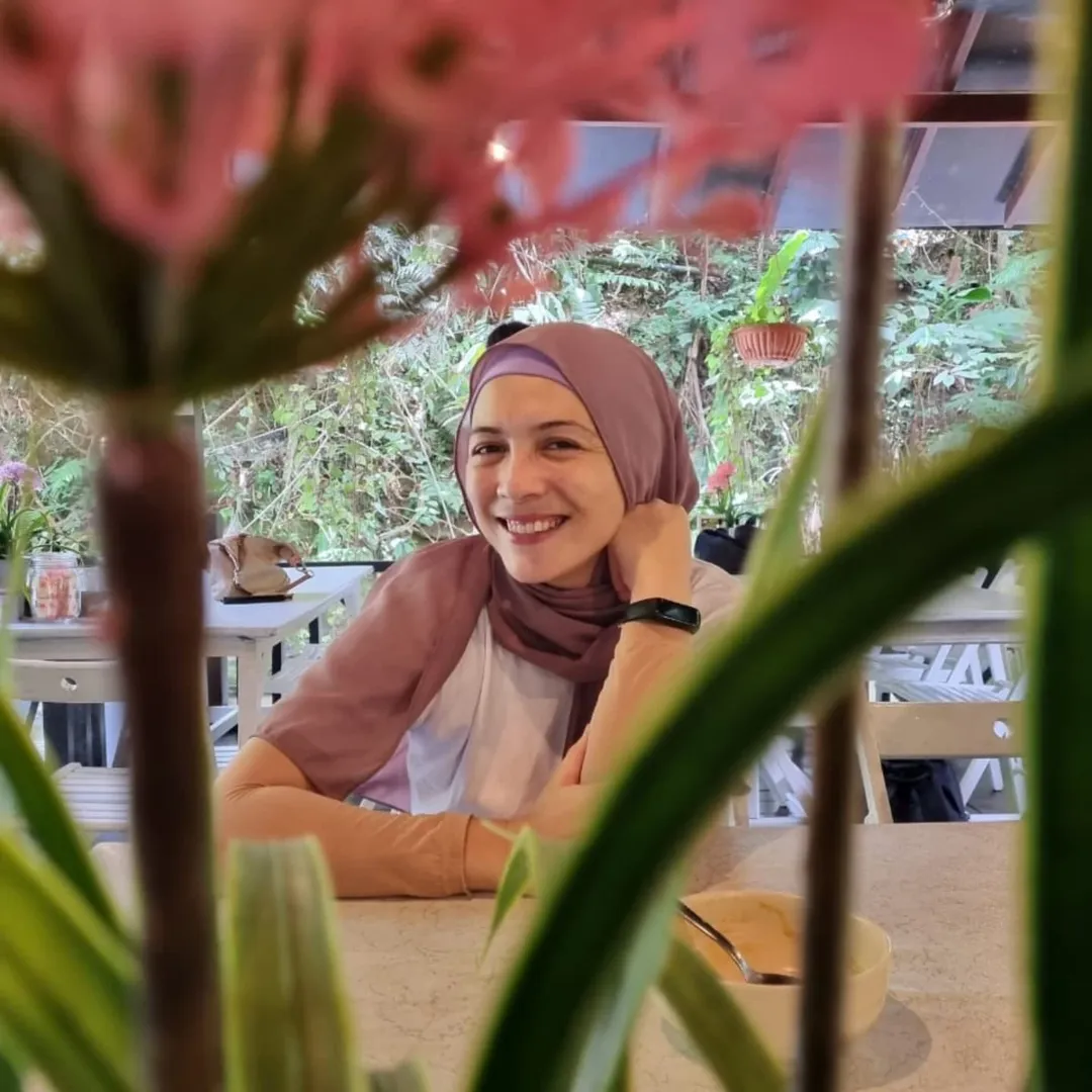 Keturunan Melayu-Inggeris, Sharifah Sofia Anggun Usia 40 & Bahagia Galas Tugas Ibu 2 Anak!