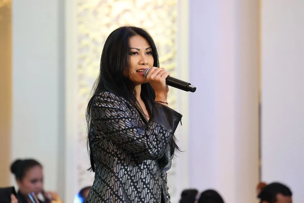 Percaya Diri Tanpa Solekan ANGGUN C SASMI Awet Muda Pada Usia 51 Tahun