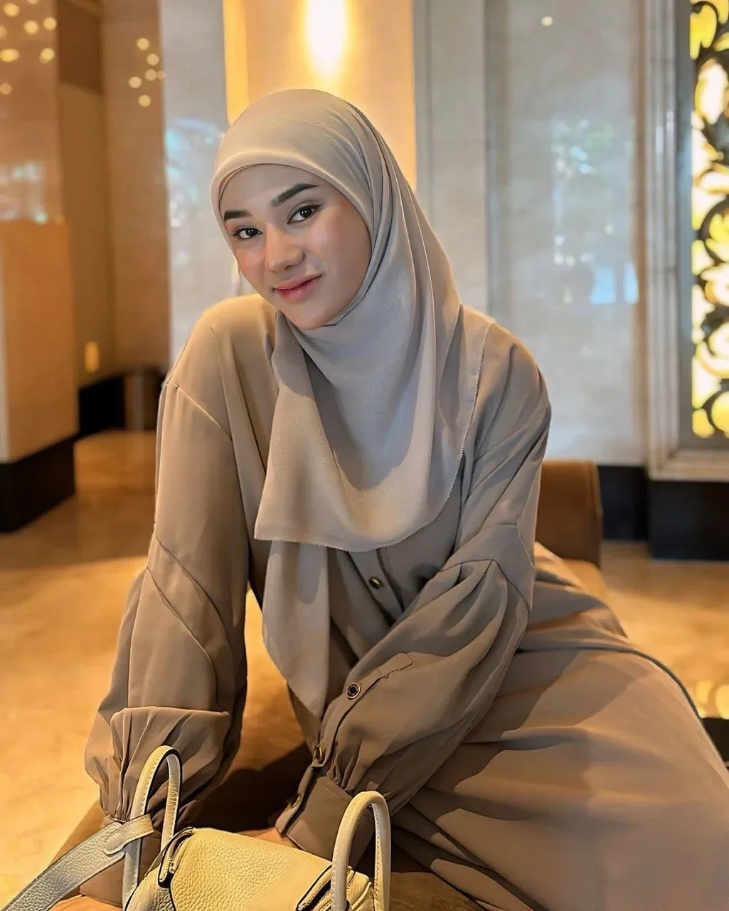 Usahawan Cantik Lulusan Undang-Undang Ini Buktikan Wanita Mampu Berjaya Dalam Pelbagai Bidang