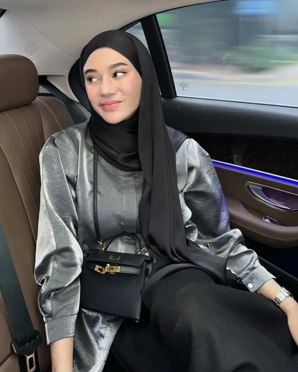Usahawan Cantik Lulusan Undang-Undang Ini Buktikan Wanita Mampu Berjaya Dalam Pelbagai Bidang