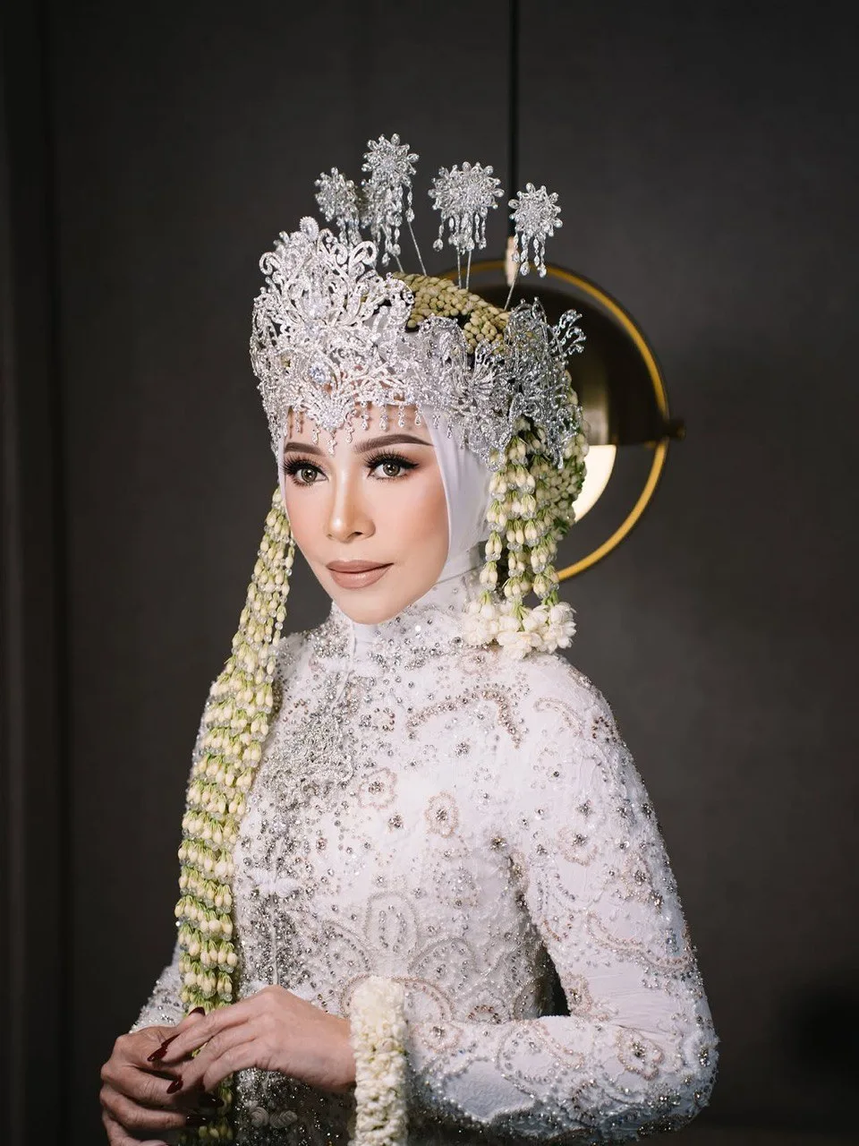 Kembali Jadi ‘Pengantin’ Sempena Anniversary Ke-30, MELLY GOESLAW Kongsi Momen Bersama Suami