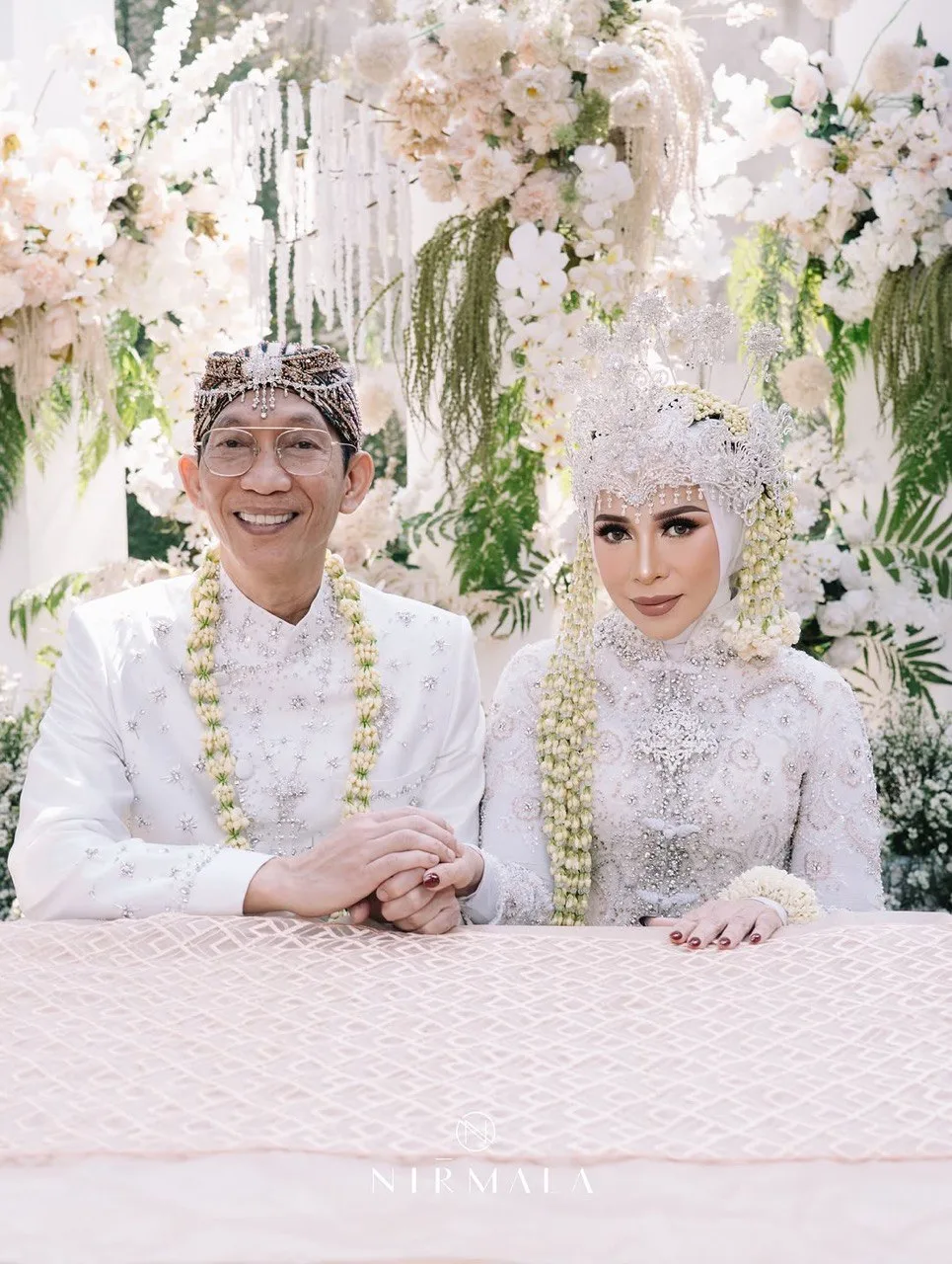 Kembali Jadi ‘Pengantin’ Sempena Anniversary Ke-30, MELLY GOESLAW Kongsi Momen Bersama Suami