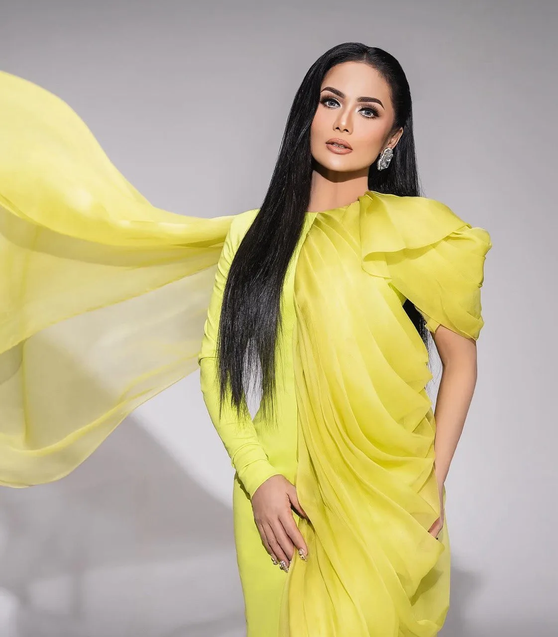 Solekan Berani & ‘On-Point’ Serlah Aura Diva Legenda KRIS DAYANTI Pada Usia 50 Tahun