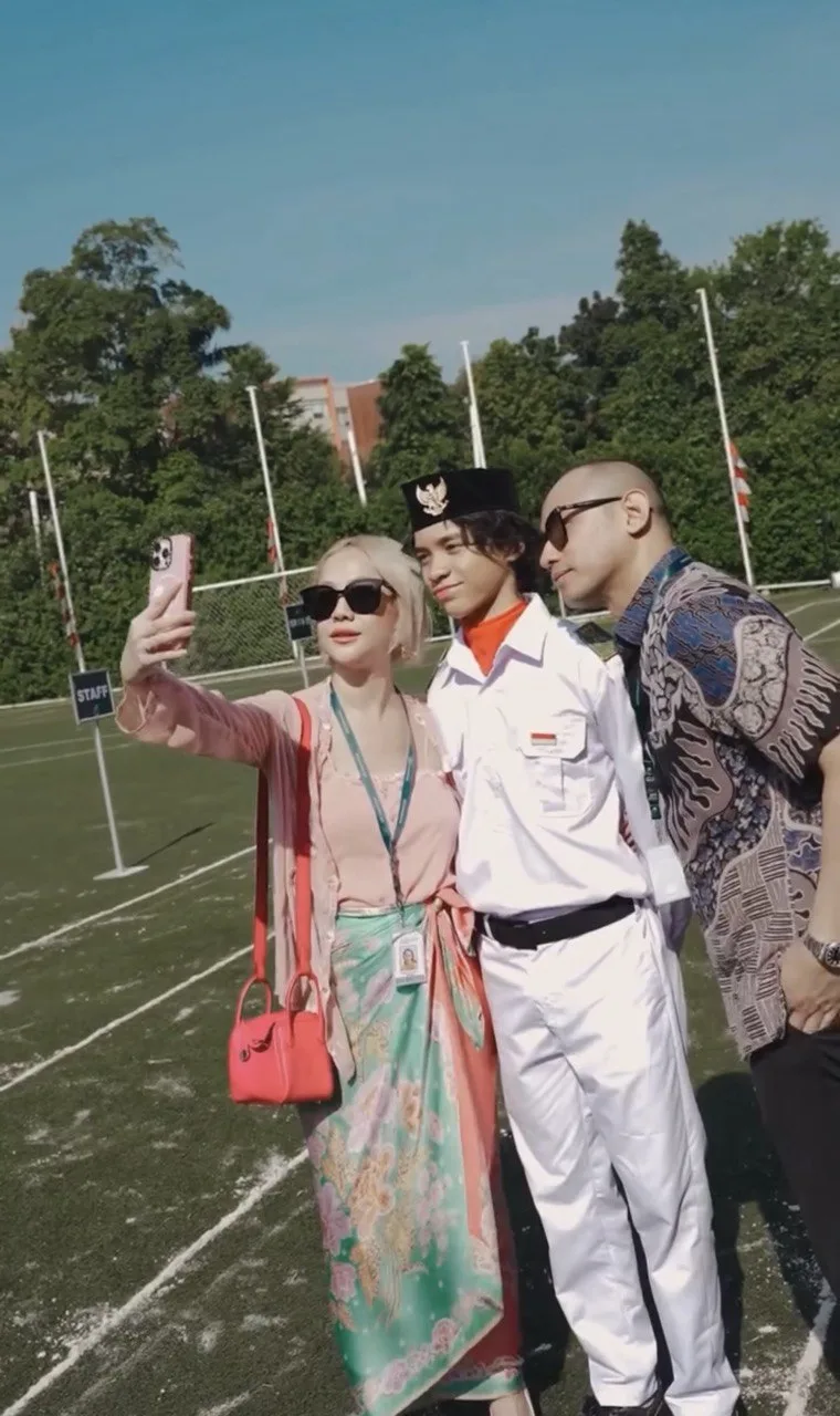 Anggun Berkebaya Merah Jambu, Bunga Citra Lestari Curi Tumpuan Pada Acara Ulang Tahun ke-80 Indonesia 26 Anggun Berkebaya Merah Jambu, Bunga Citra Lestari Curi Tumpuan Pada Acara Ulang Tahun ke-80 Indonesia