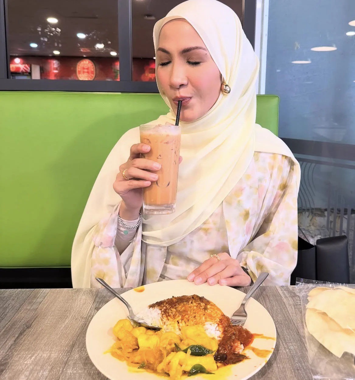 “Kurus Bukan Untuk Cantik Semata-Mata" Sherry Ibrahim Utamakan Gaya Hidup Sihat, Cergas. Kekal Menawan Pada Usia 42 11 “Kurus Bukan Untuk Cantik Semata-Mata” Sherry Ibrahim Utamakan Gaya Hidup Sihat, Cergas. Kekal Menawan Pada Usia 42