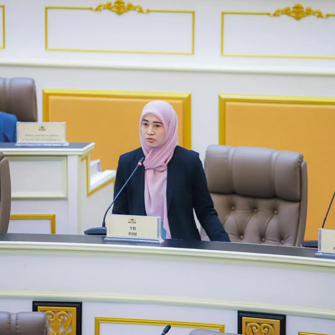 Anak Bekas Ketua Menteri Melaka, Datuk Dira Abu Zahar Ikut Jejak Arwah Bapa Berbakti Untuk Masyarakat!