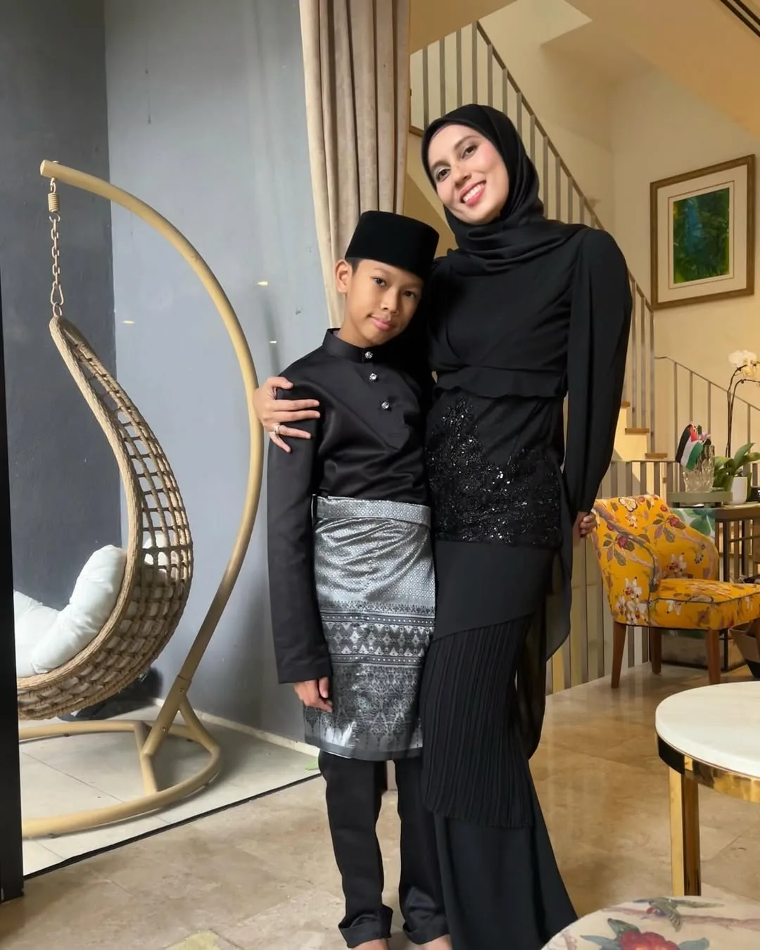 Bertugas Sebagai Pramugari & Anggun Berhijab, Cantik Nelissa Senrose Kakak Sulung Adik-Beradik Senrose! 25 Bertugas Sebagai Pramugari & Anggun Berhijab, Cantik Nelissa Senrose Kakak Sulung Adik-Beradik Senrose!